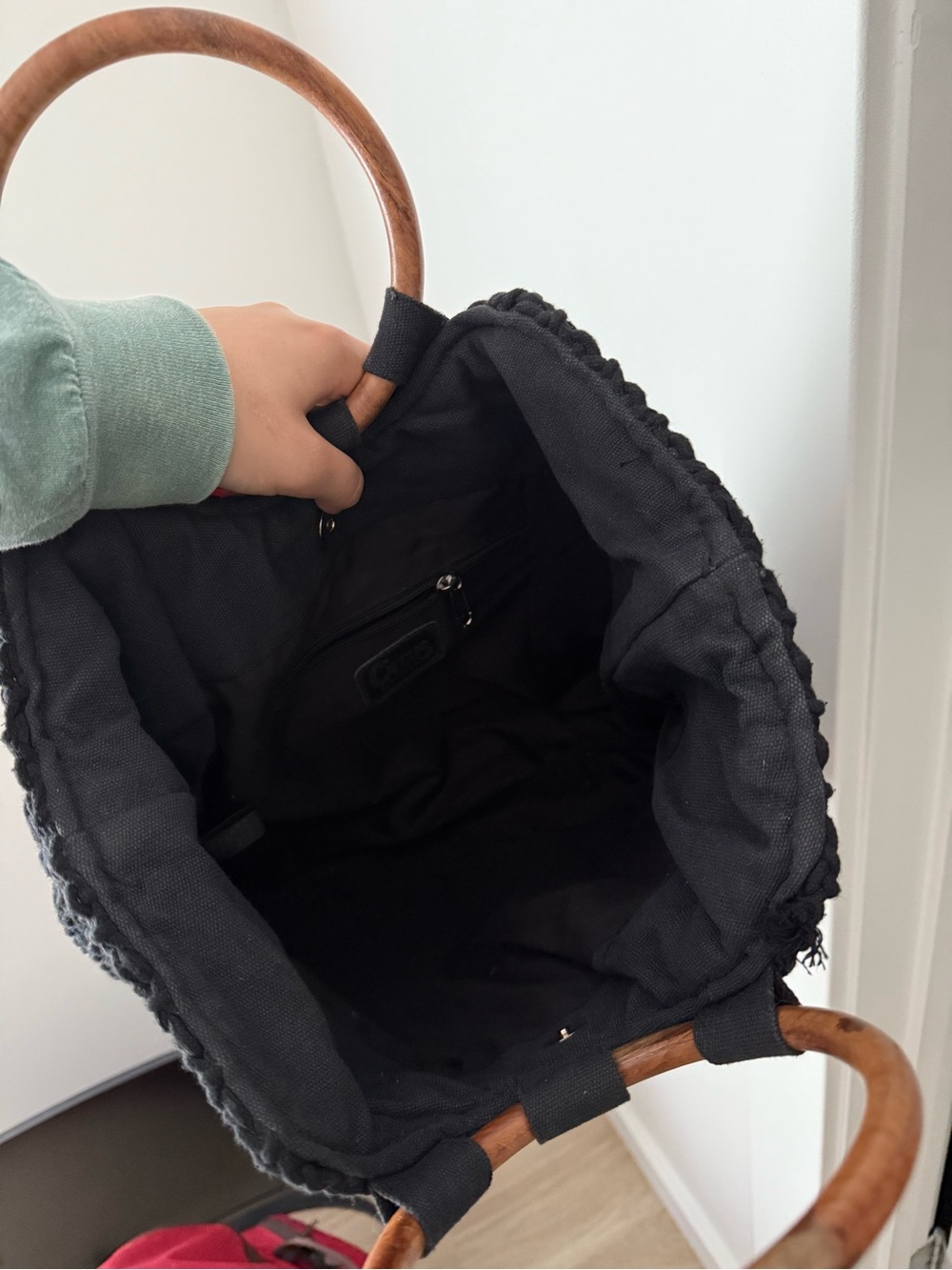 Circus by Sam Edelman Black Woven Tote with Wooden Ring Handles - Picture 4 of 5